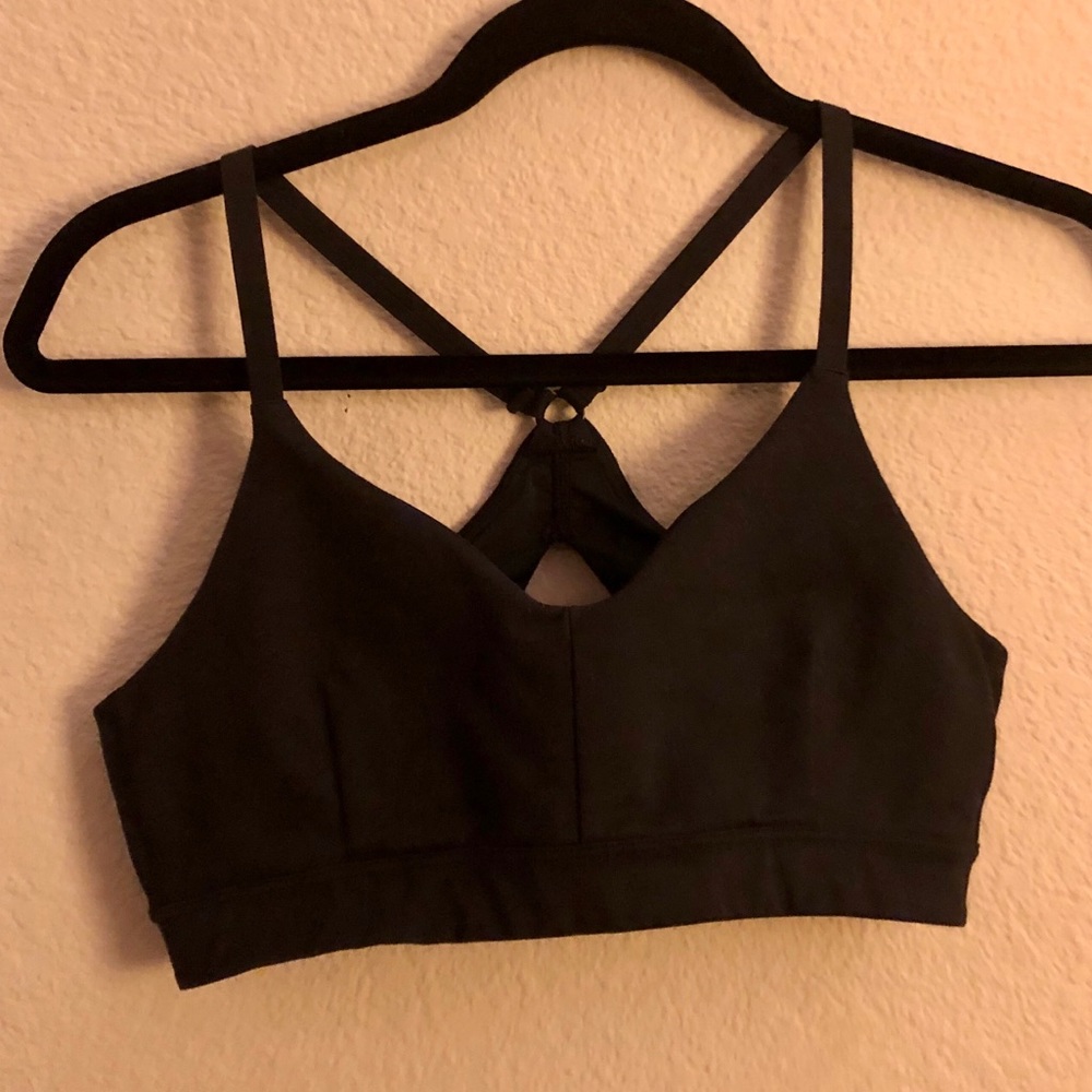 black sports bra